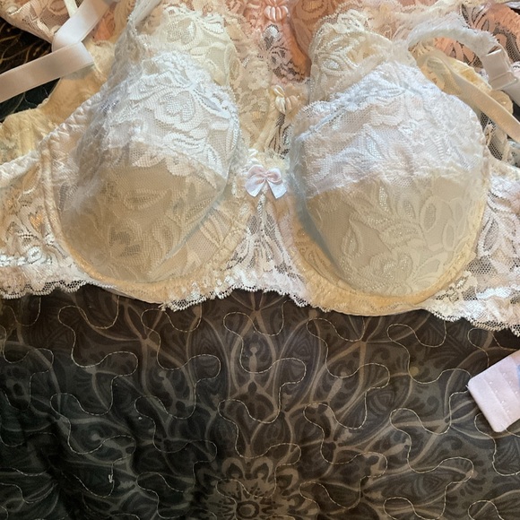 Bra bundle set of 4 pushups NWOT with wire adjusting straps yoga ladies women’s - Picture 3 of 4